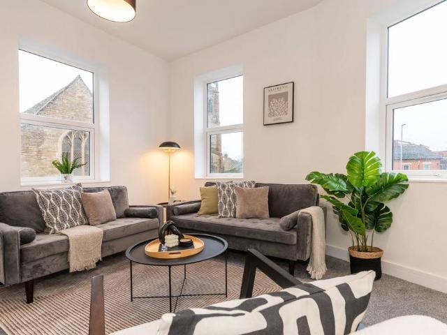2 bedroom flat for sale