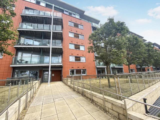 2 bedroom flat for sale