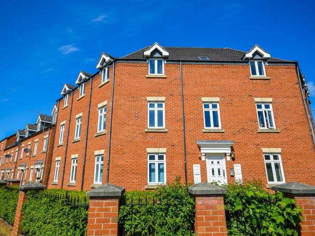 2 bedroom flat for sale