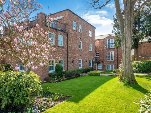 2 bedroom flat for sale