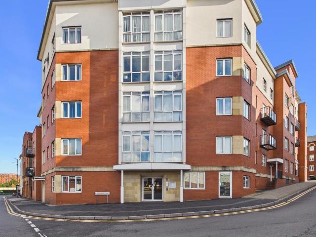2 bedroom flat for sale