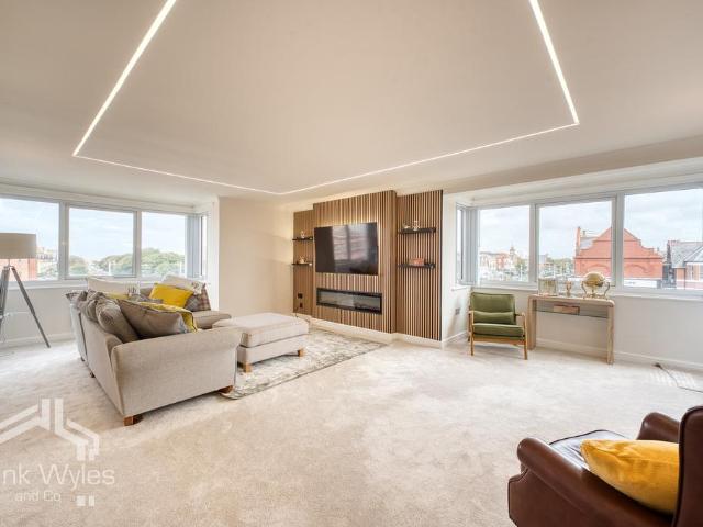 2 bedroom flat for sale
