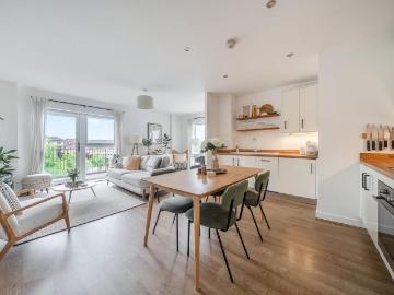 2 bedroom flat for sale