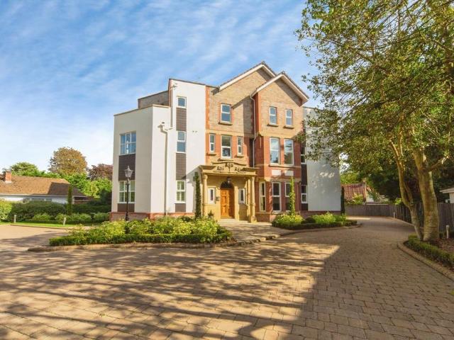 2 bedroom flat for sale