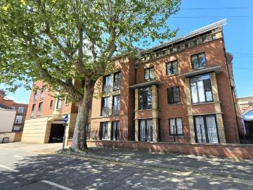 2 bedroom flat for sale