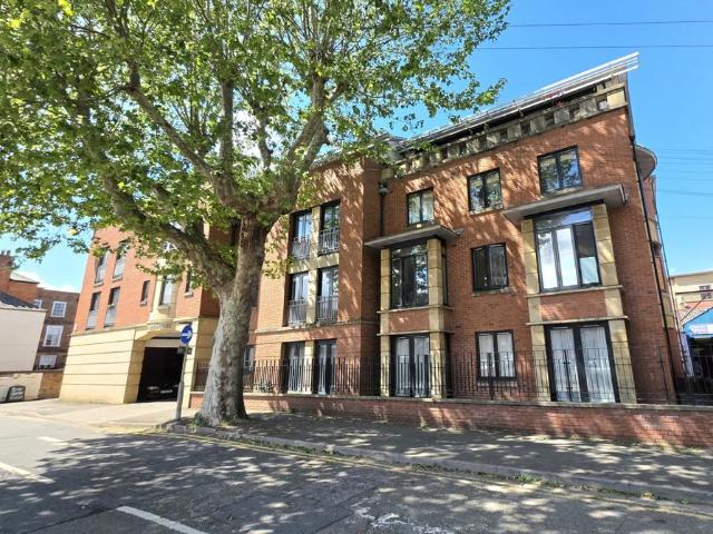 2 bedroom flat for sale