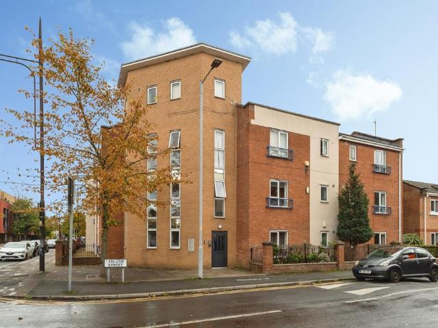 2 bedroom flat for sale