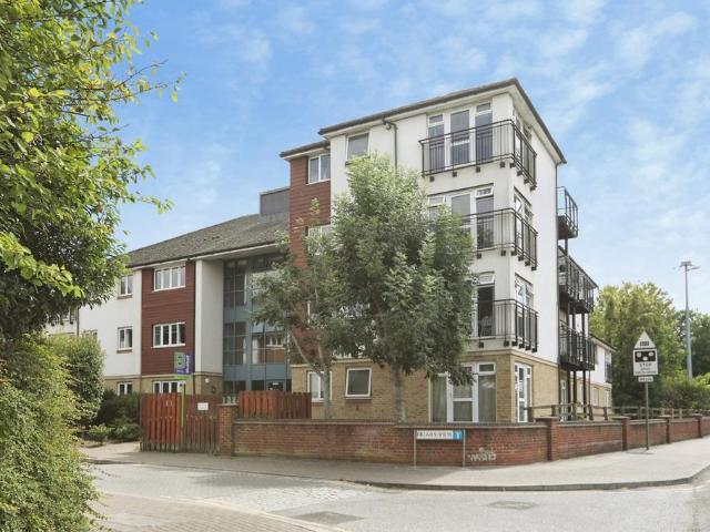 2 bedroom flat for sale
