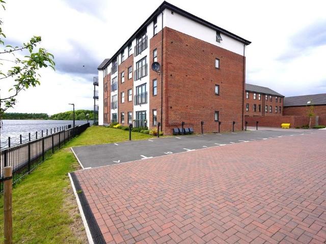 2 bedroom flat for sale