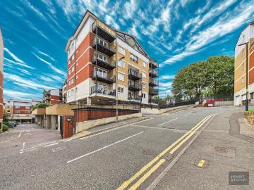 2 bedroom flat for sale