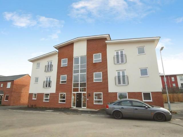 2 bedroom ground flat for sale