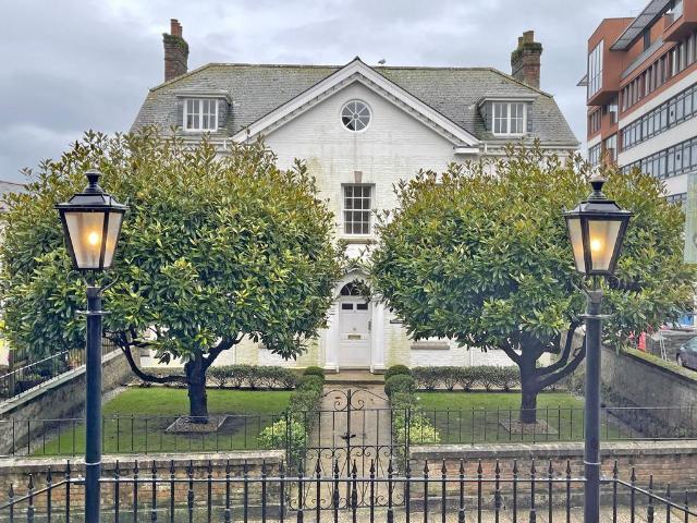 2 bedroom flat for sale