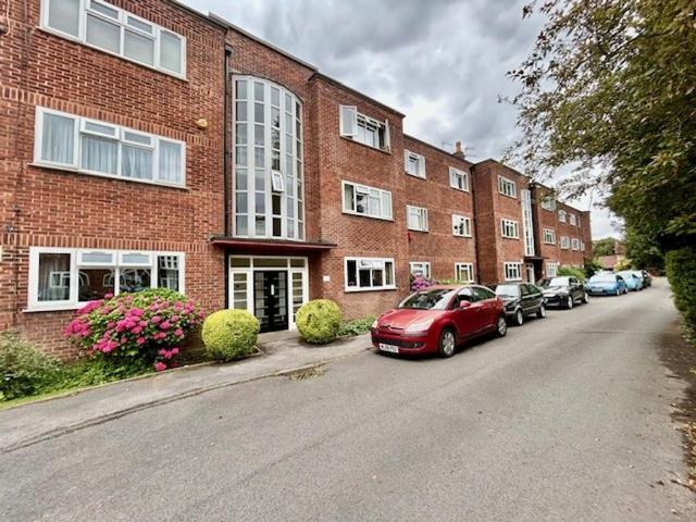 2 bedroom flat for sale