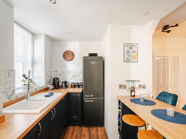 2 bedroom flat for sale
