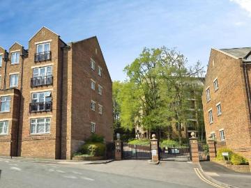 2 bedroom flat for sale
