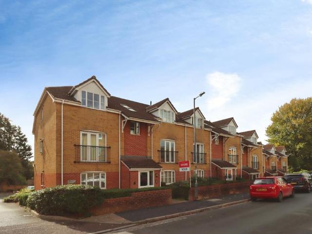 2 bedroom flat for sale