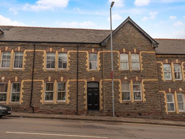 2 bedroom flat for sale