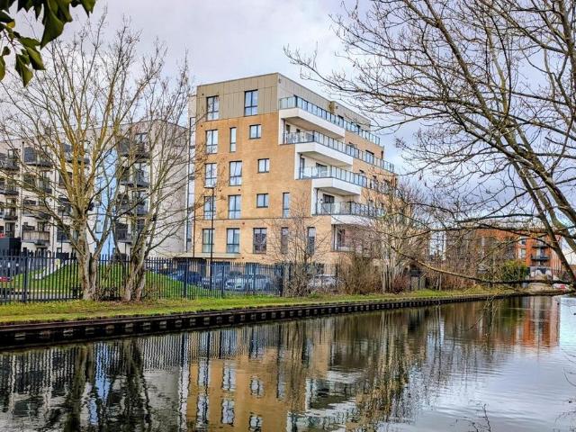 2 bedroom flat for sale