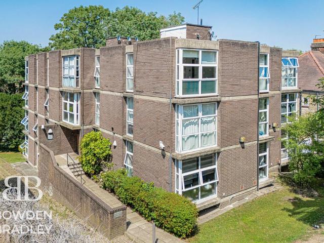 2 bedroom flat for sale