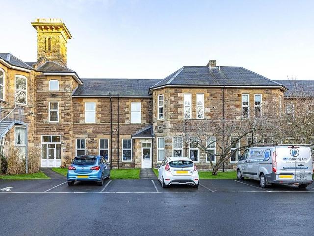 2 bedroom flat for sale