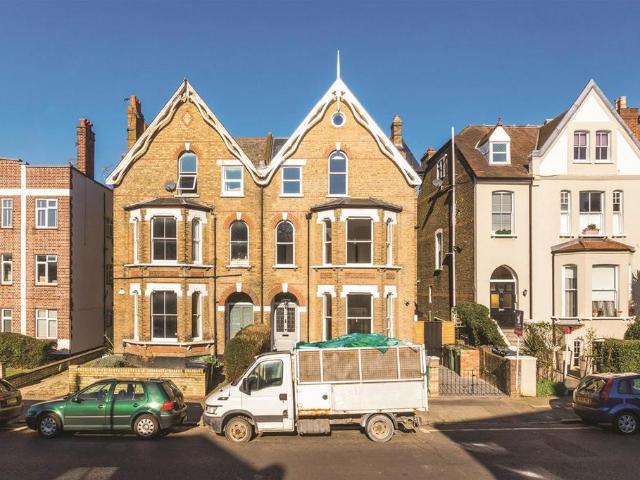 2 bedroom flat for sale