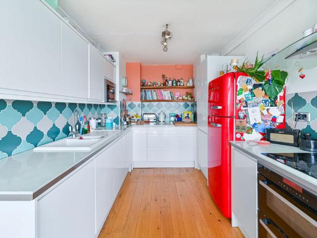 2 bedroom flat for sale