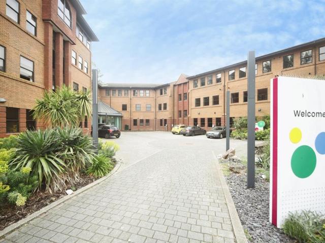 2 bedroom flat for sale