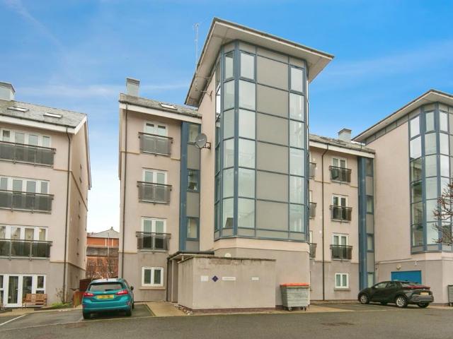 2 bedroom flat for sale