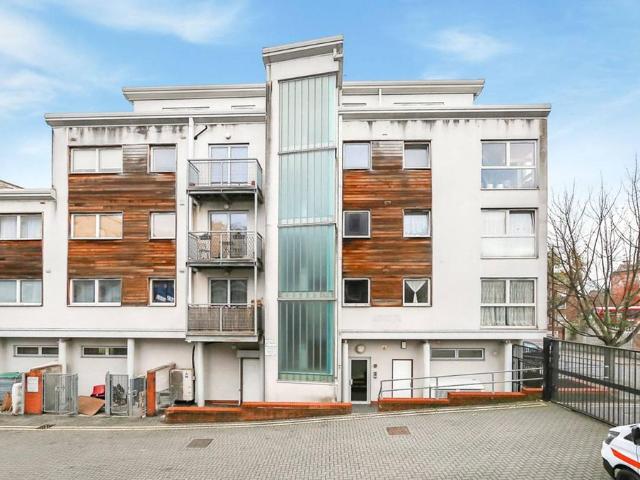 2 bedroom flat for sale