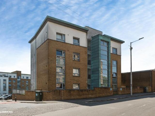 2 bedroom flat for sale