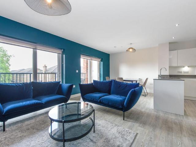 2 bedroom flat for sale
