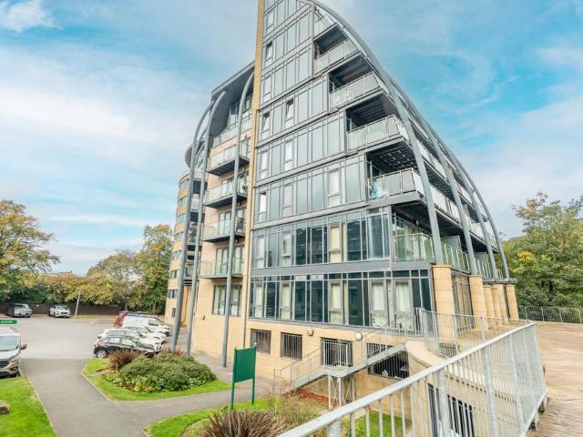 2 bedroom flat for sale