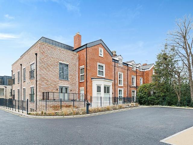 2 bedroom flat for sale