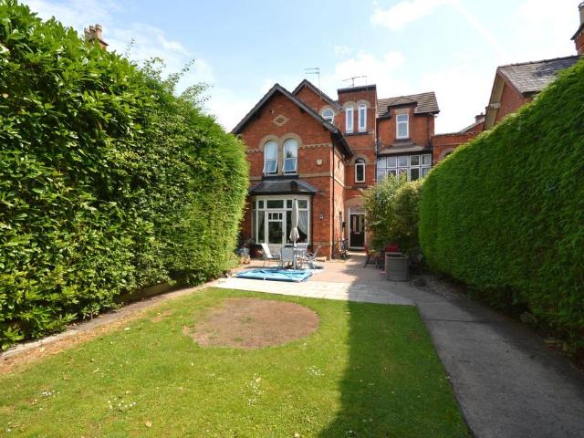 2 bedroom flat for sale