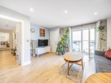 2 bedroom flat for sale