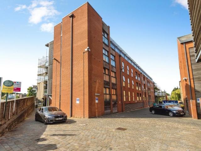 2 bedroom flat for sale