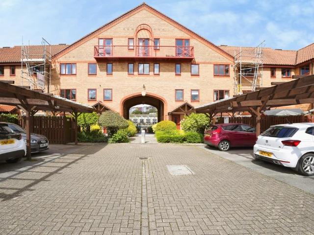 2 bedroom flat for sale