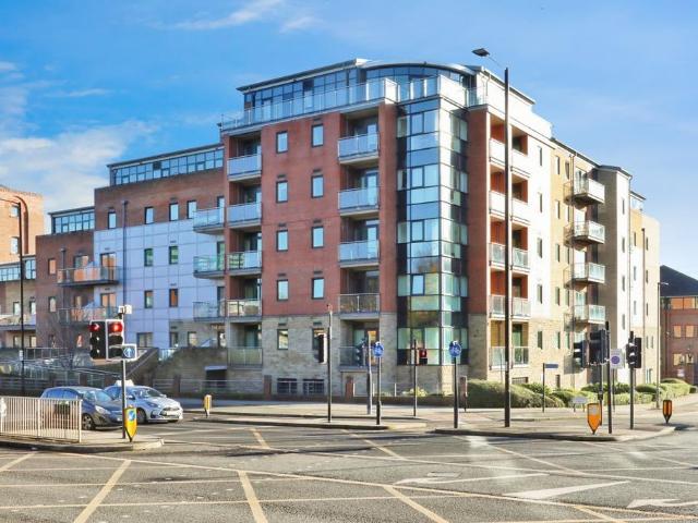 2 bedroom flat for sale