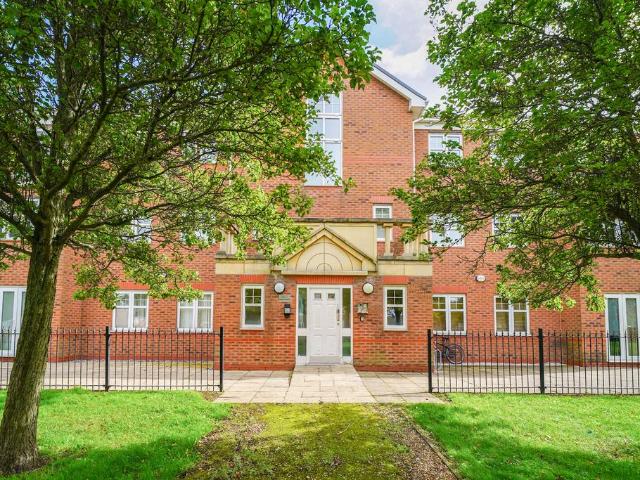 2 bedroom flat for sale