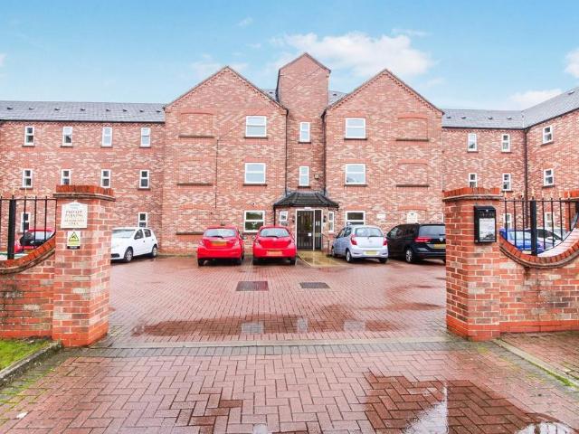 2 bedroom flat for sale