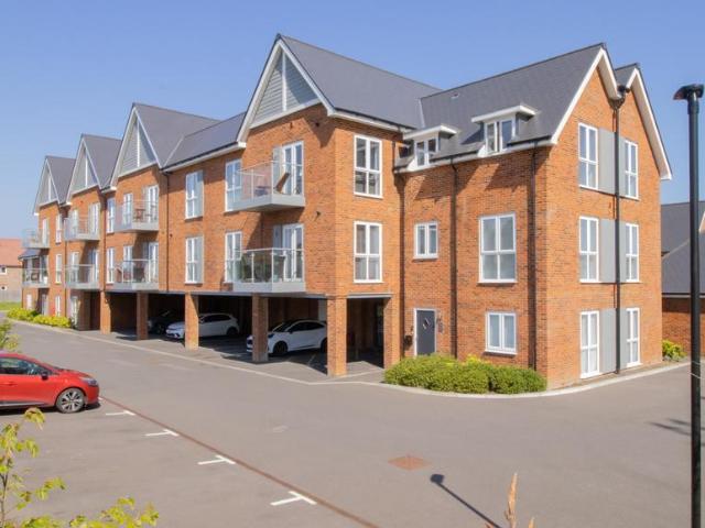2 bedroom flat for sale