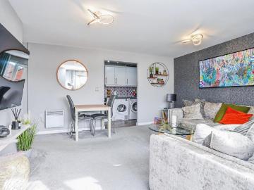 2 bedroom flat for sale