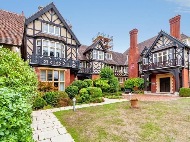 2 bedroom flat for sale