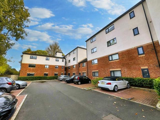2 bedroom flat for sale