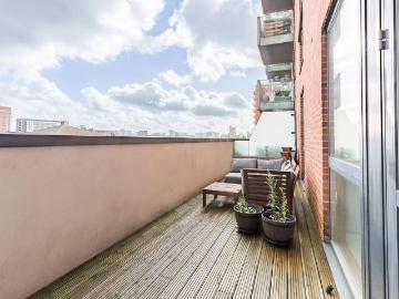 2 bedroom flat for sale