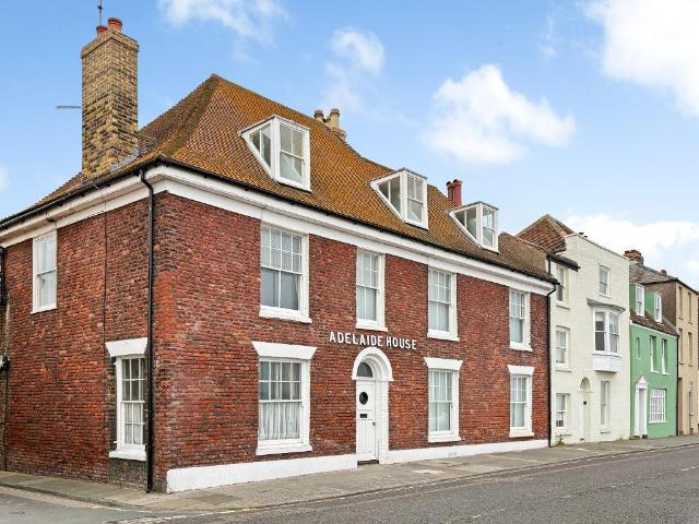 2 bedroom flat for sale