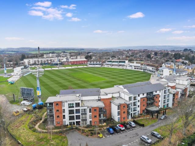 2 bedroom flat for sale