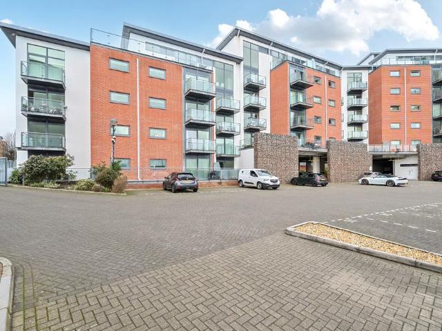 2 bedroom flat for sale