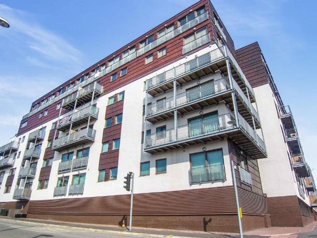 2 bedroom flat for sale