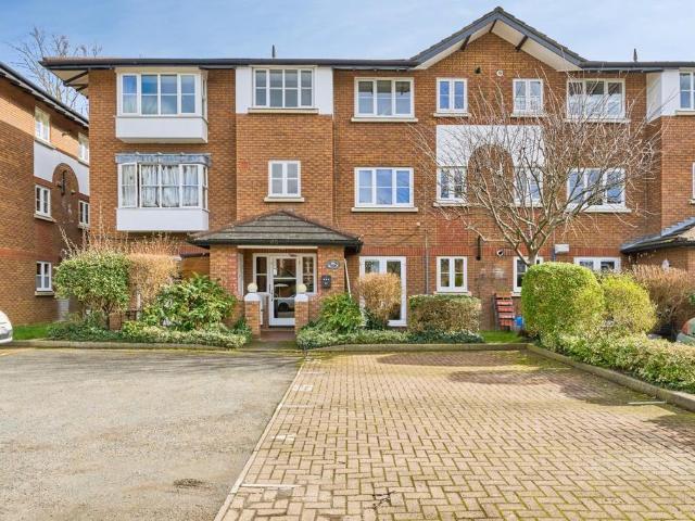 2 bedroom flat for sale